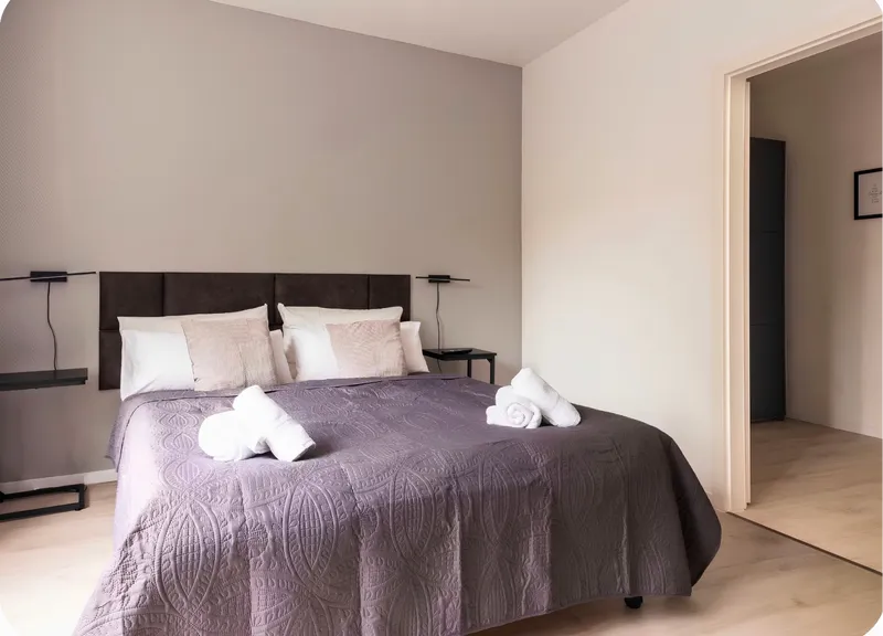 Zwei Zimmer in Mitte: Modernisiertes Apartment mit gehobener Ausstattung — photo 1